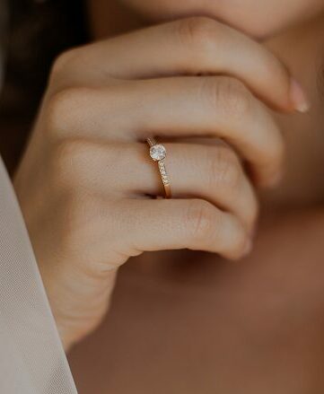 Bijoux sur mesure Vioz : l’élégance organique et minérale façonnée dans la matière brute