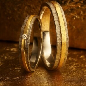 Alliances “Fil d’Équilibre” en or gris brut et or jaune