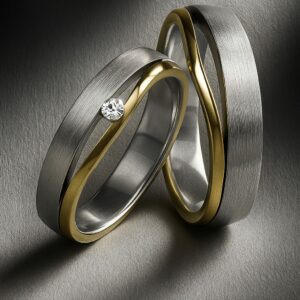 Alliances “Courbe Fondatrice” en or gris brossé et or jaune