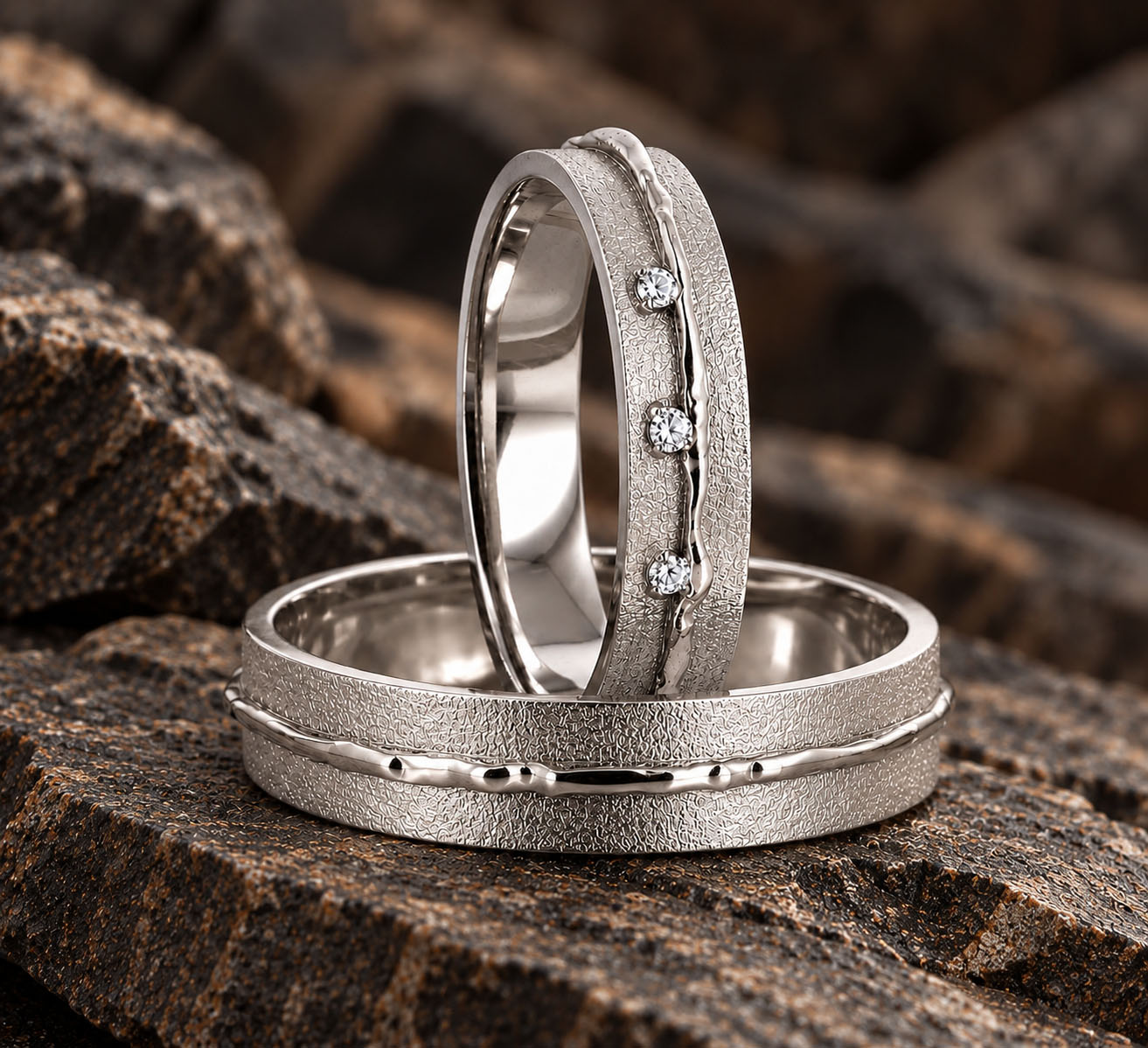 Alliance de mariage originale en platine 950 millièmes et diamants